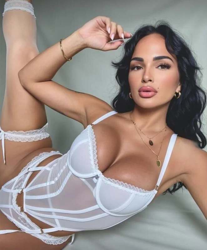 Claudia Bavel GOLD OF - OnlyFans Creator Profile Picture