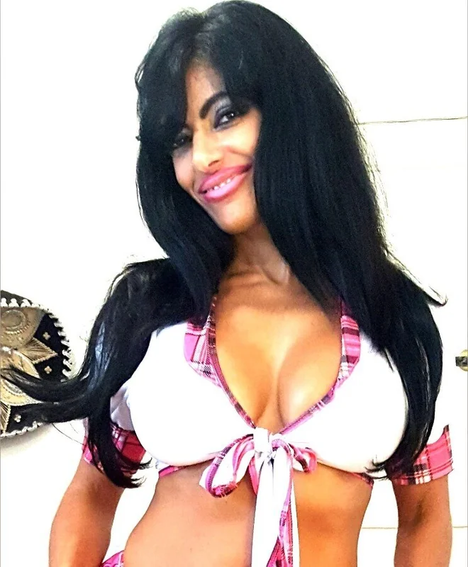 CLAUDIA SMITH naughty busty cougar OnlyFans profile