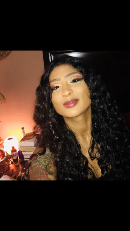 Cleo OnlyFans creator with a natural curvy physique