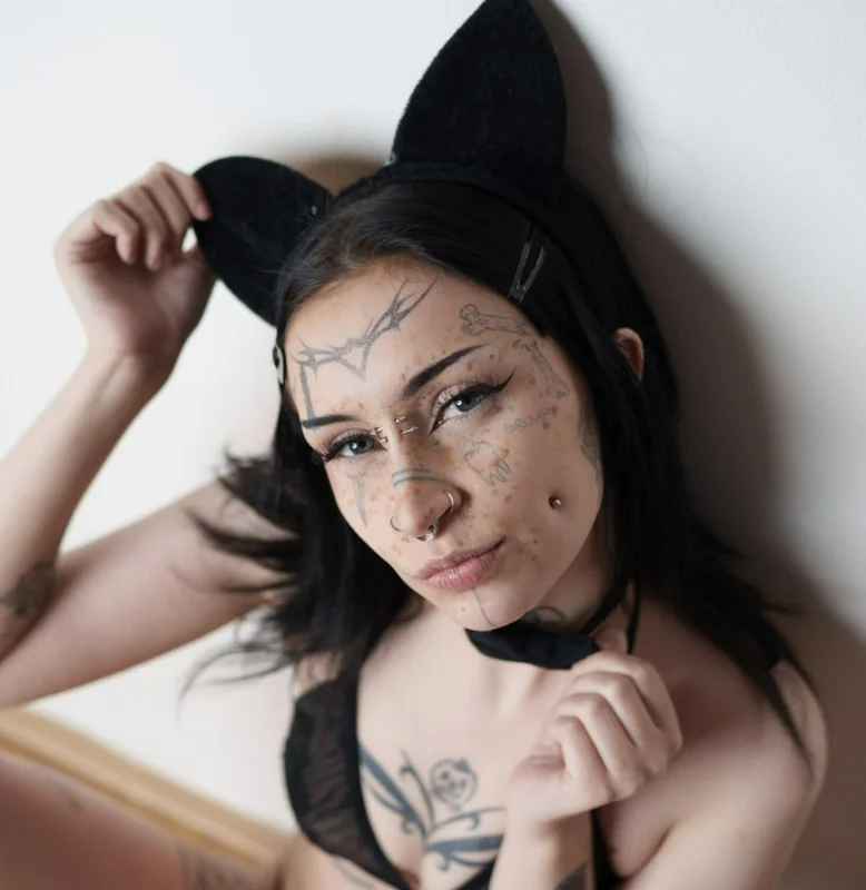 Cleo Peach OnlyFans profile with enticing content