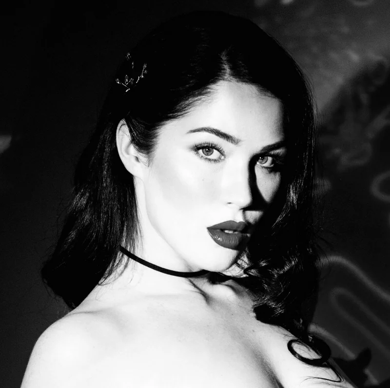 Evelyn Claire - OnlyFans Creator Profile Picture