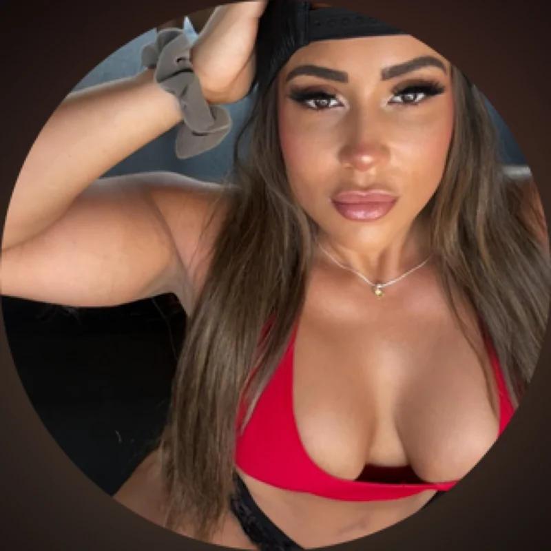 CARMELA CLUTCH OnlyFans creator with live content