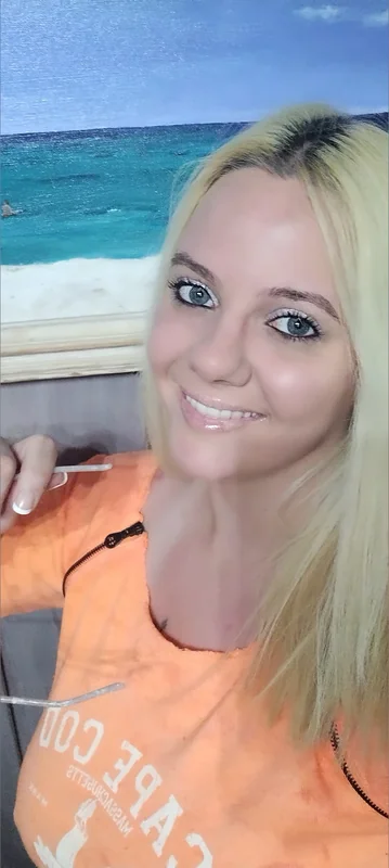Courtney Loveless OnlyFans blonde creator
