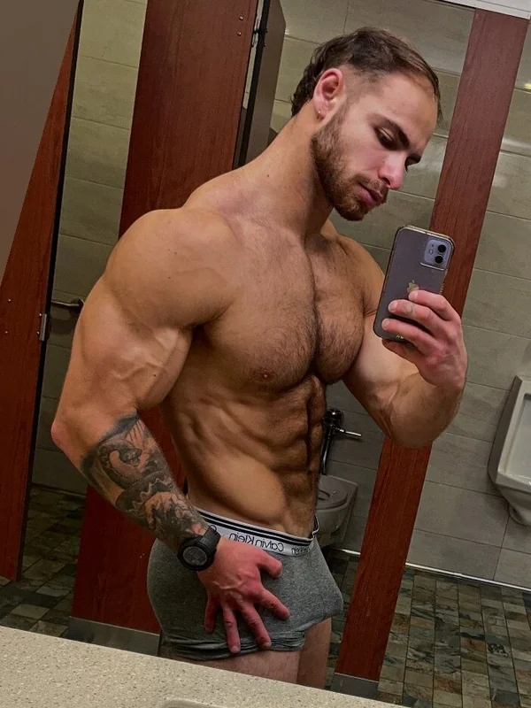 CreamyGorilla OnlyFans Profile CreamyGorilla OnlyFans male performer from Canada
