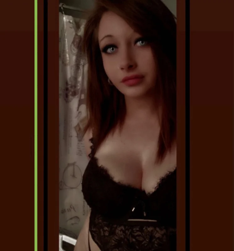 Crimson Ivy OnlyFans profile