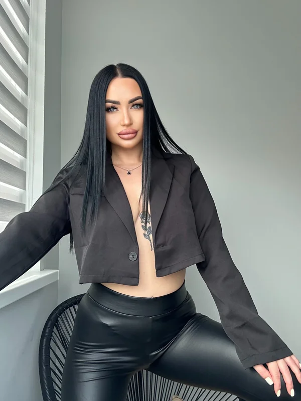 CrissBrunetteFree - OnlyFans Creator Profile Picture