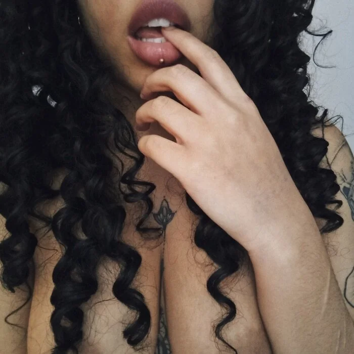 Curlygirllola OnlyFans tattooed creator