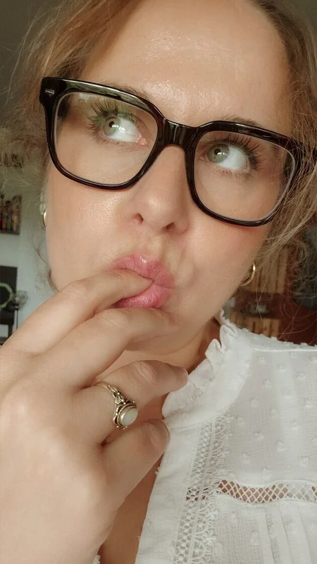 Helena Official OnlyFans Profile Helena OnlyFans curvy girl with a naughty mind
