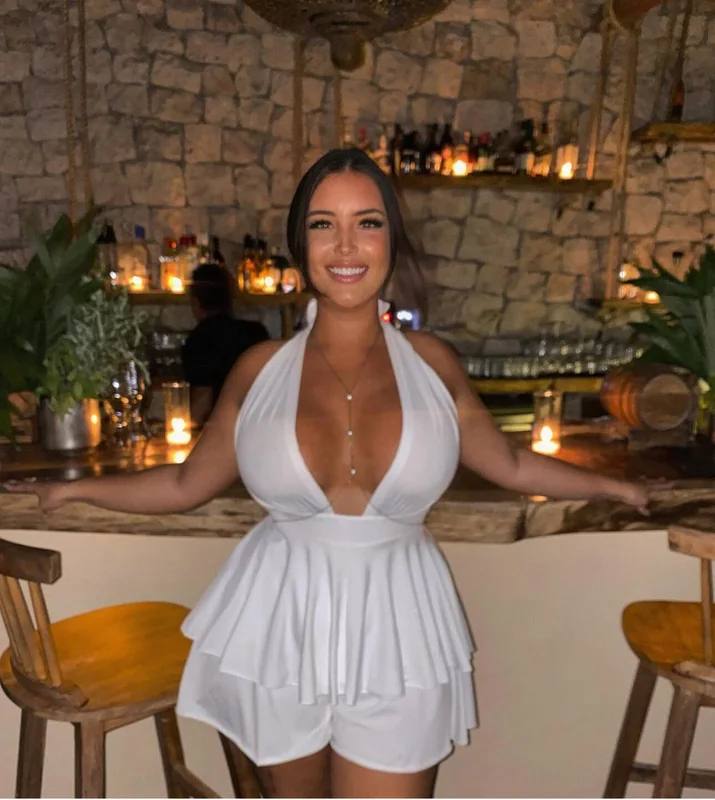 Curvybelle OnlyFans Creator Curvybelle OnlyFans creator providing exclusive insights