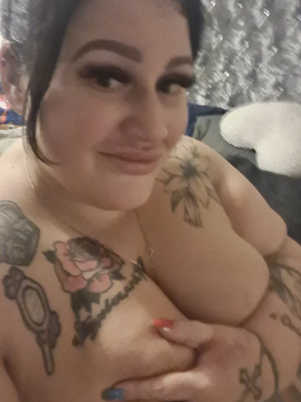 Curvygirl87 OnlyFans creator with playful content