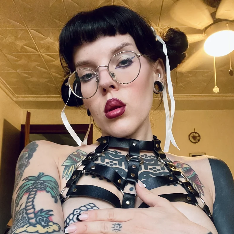 Goth Babe Liss SEXTING QUEEN OnlyFans profile