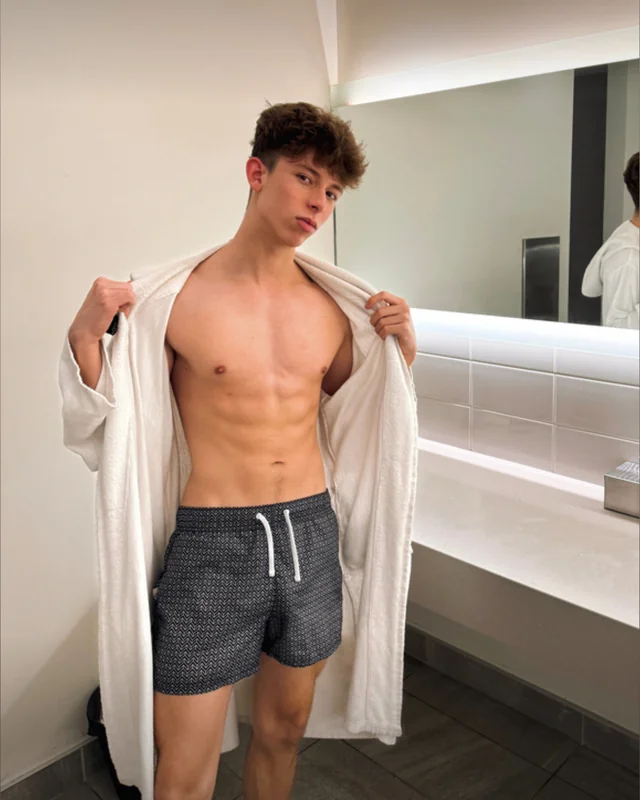 Cutie.Zack OnlyFans Profile Cutie.Zack OnlyFans creator with a playful vibe