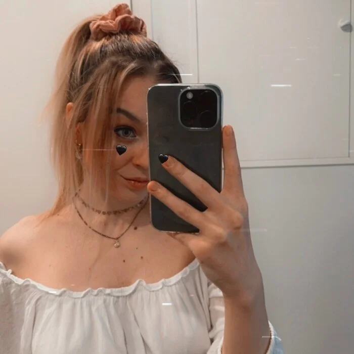 Sansa OnlyFans creator with exclusive content