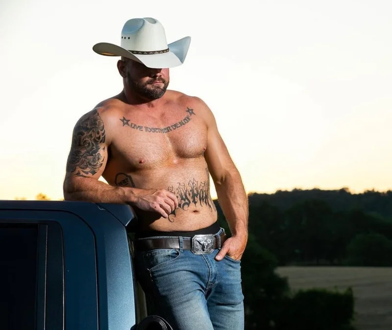 Dadbodz520 OnlyFans Creator Dadbodz520 OnlyFans bald bearded muscle guy