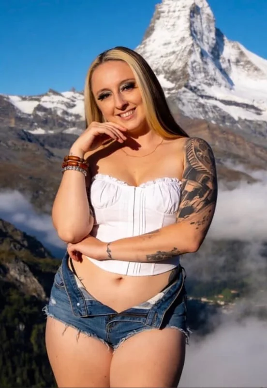 Danikix pussy is throbbing! OnlyFans profile