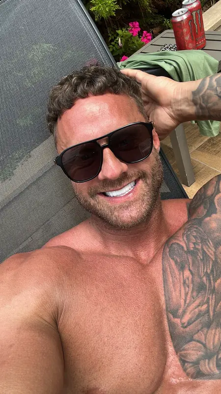 Darrenkingxxxx OnlyFans Creator Darrenkingxxxx OnlyFans Filthy Mechanic