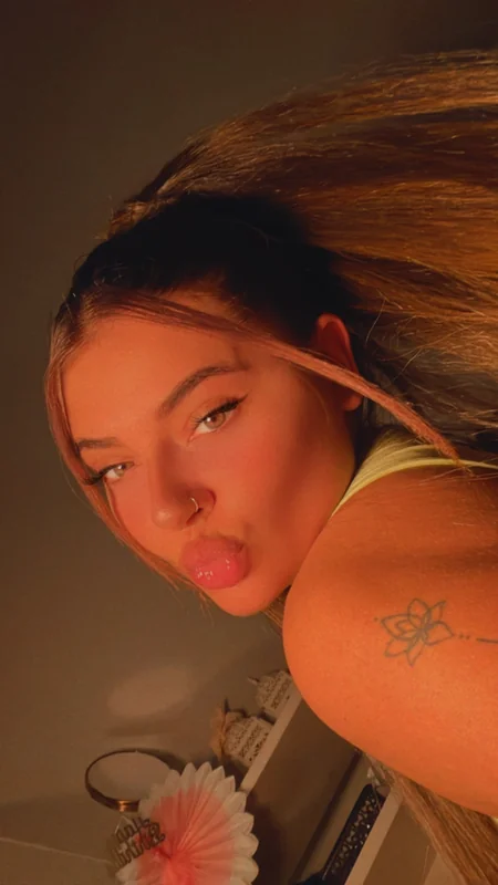 Diaxox OnlyFans creator with big booty