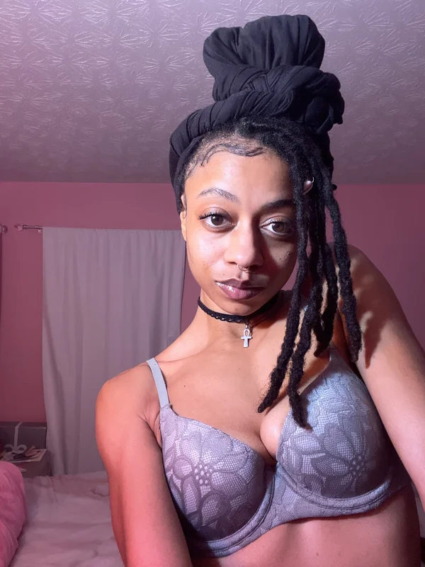 CleoBlacktra OnlyFans profile with captivating content