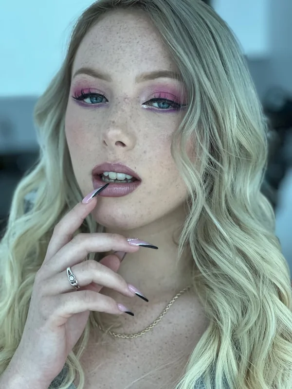 Dixie Lynn🤤😈 OnlyFans creator with a sweet personality