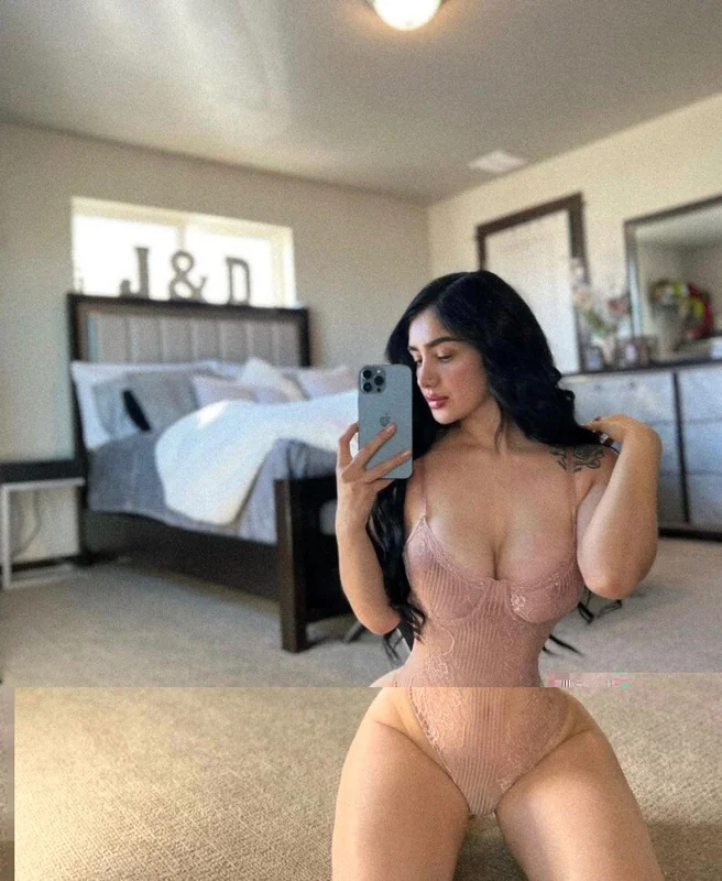 Dixxie OnlyFans creator showing exclusive content