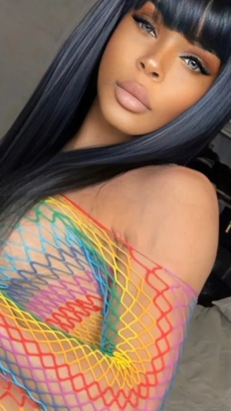 Mayaxo OnlyFans Profile Mayaxo OnlyFans friendly brunette