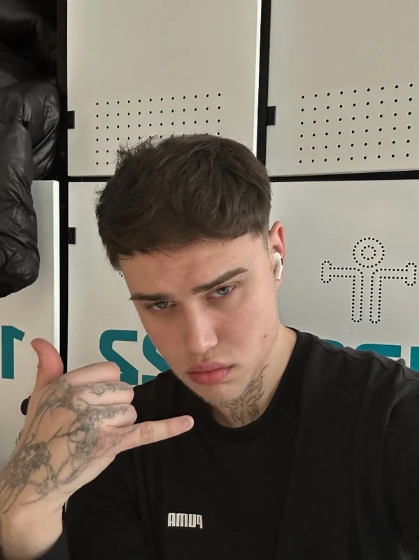 Eboypasha OnlyFans creator with exclusive content