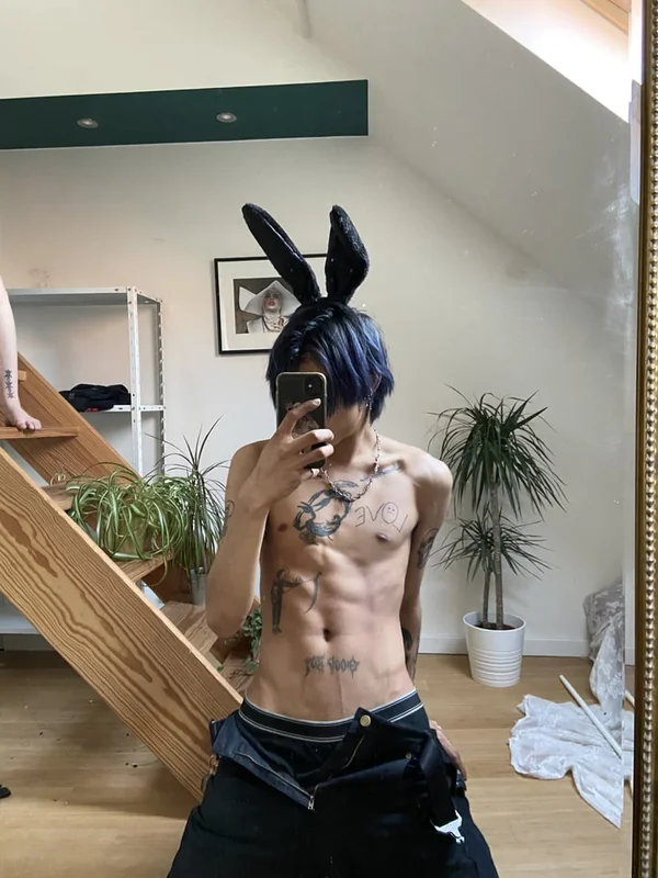 Edgyaksen OnlyFans profile