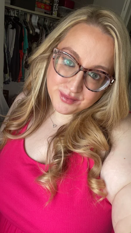 Effervescent Kitten OnlyFans creator with enticing content