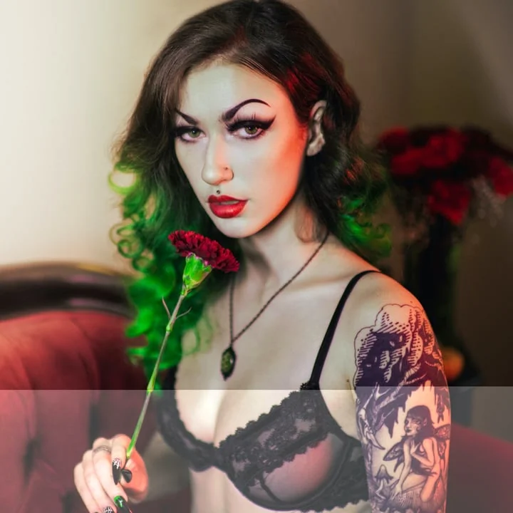 Elaraelias OnlyFans Profile Elaraelias OnlyFans Slim Tattooed Creator