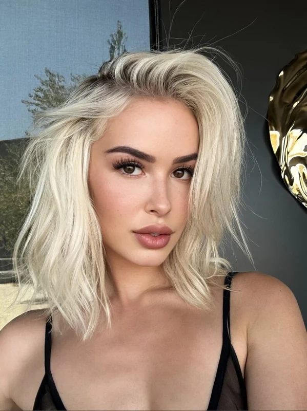 Elena Kamperi - OnlyFans Creator Profile Picture