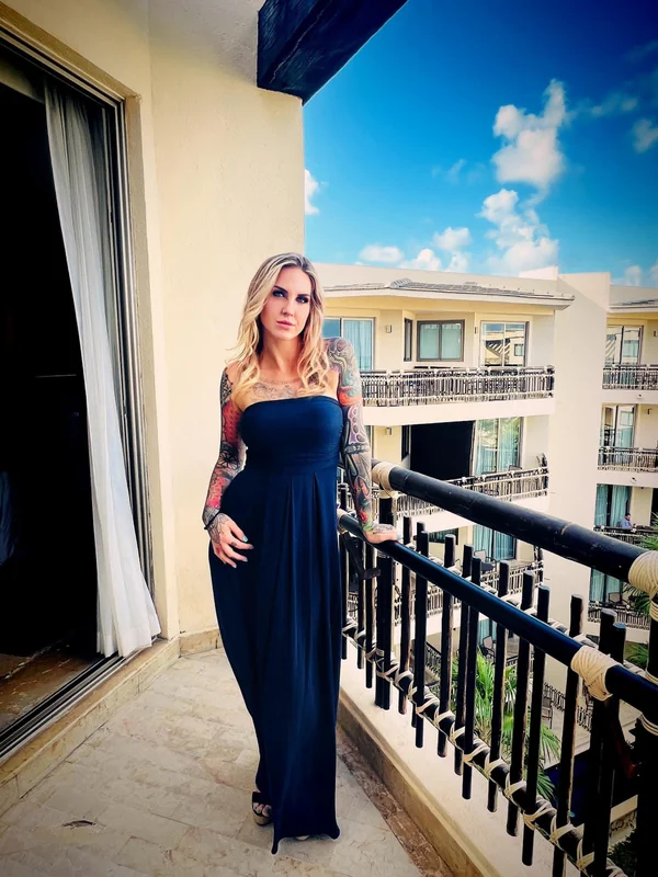 Ella Barnett on OnlyFans Ella Barnett OnlyFans tattooed blonde creator