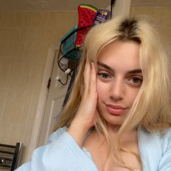 Elle on OnlyFans showcasing exclusive content