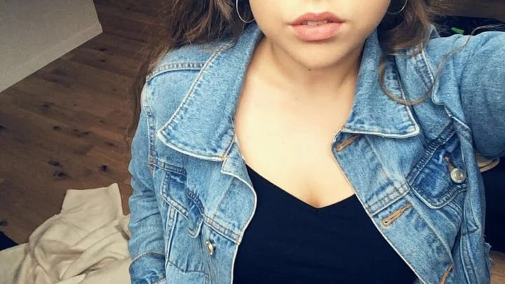 Ellemolyneuxx OnlyFans Profile Ellemolyneuxx OnlyFans creator offering custom content
