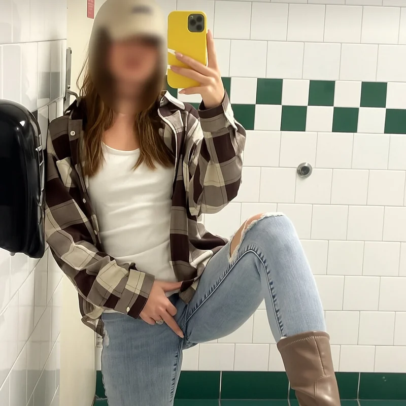 Ellie Handygirl OnlyFans Profile Ellie Handygirl OnlyFans creator with playful charm