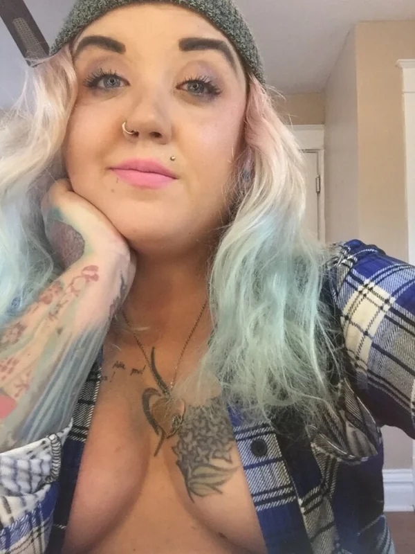 Ellieh1988 OnlyFans Profile Ellieh1988 OnlyFans Curvy Tattooed Beauty
