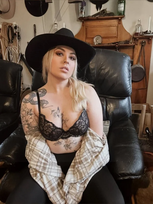 Ella Rae - OnlyFans Creator Profile Picture