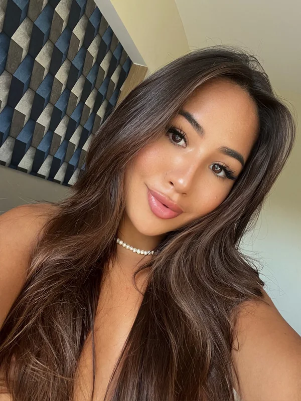 Elly OnlyFans profile