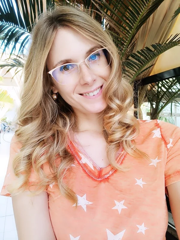 EllyEdelweiss OnlyFans Profile EllyEdelweiss OnlyFans creator with natural charm