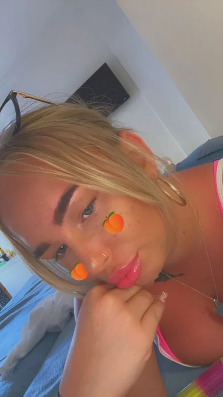 Em120406 OnlyFans Creator Em120406 OnlyFans creator with tattoos and blonde hair.