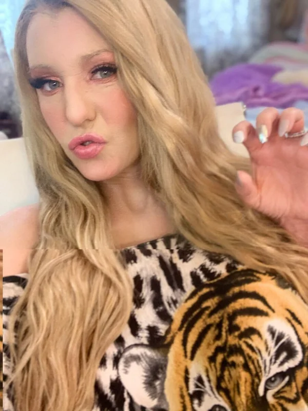 Emberreigns OnlyFans Profile Emberreigns OnlyFans blonde adult content creator