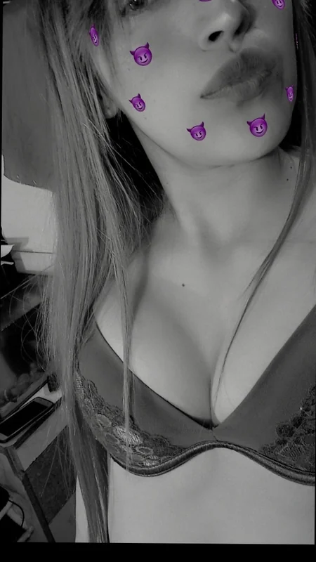Emily_R.G OnlyFans Profile Emily_R.G OnlyFans profile with engaging photos