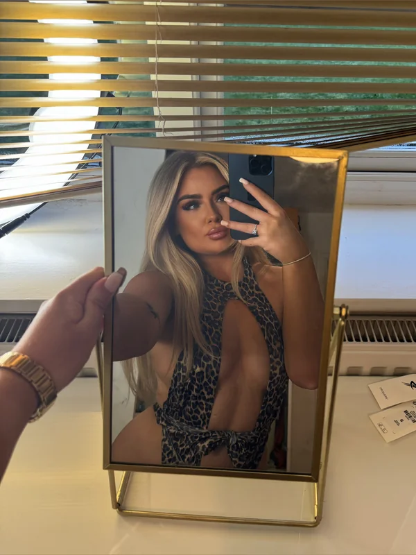 Emily Marlor OnlyFans exclusive content creator