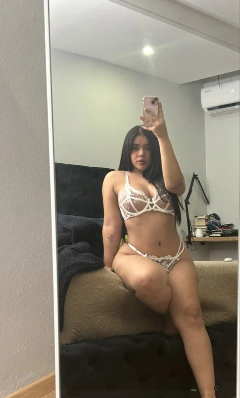 Emily montaño OnlyFans creator with exclusive content