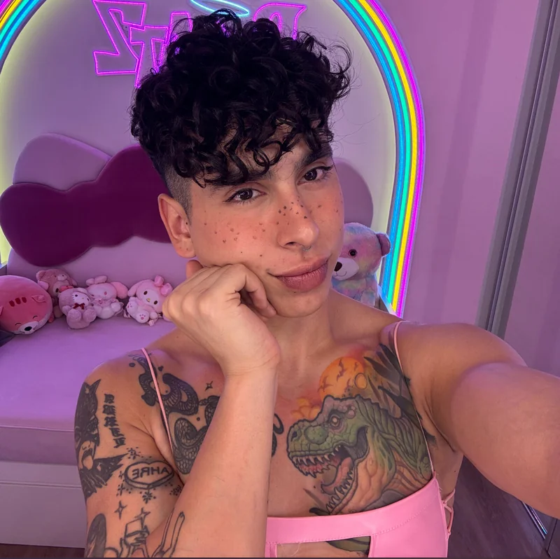 Emi Vela OnlyFans Profile Emi Vela OnlyFans genderfluid creator