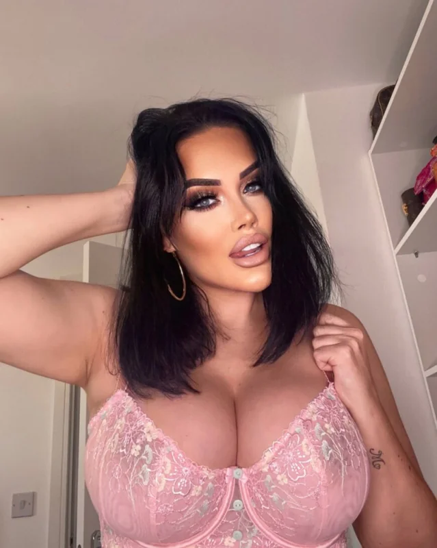 Emma Green OnlyFans creator with exclusive content