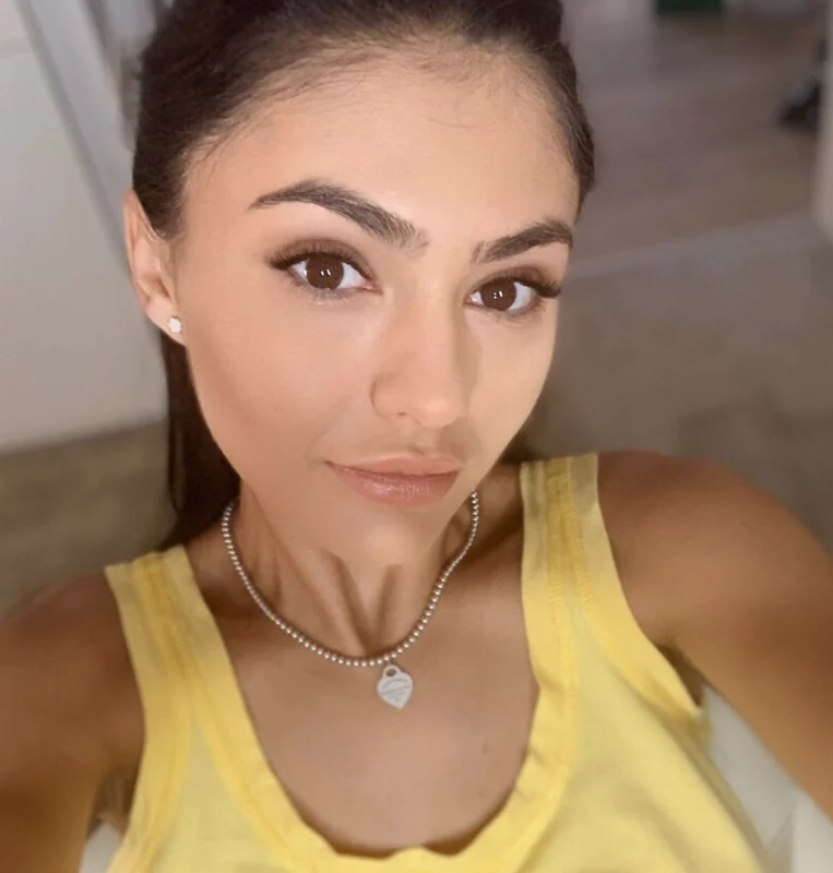 Emma Kuzi OnlyFans The Show Stoppa