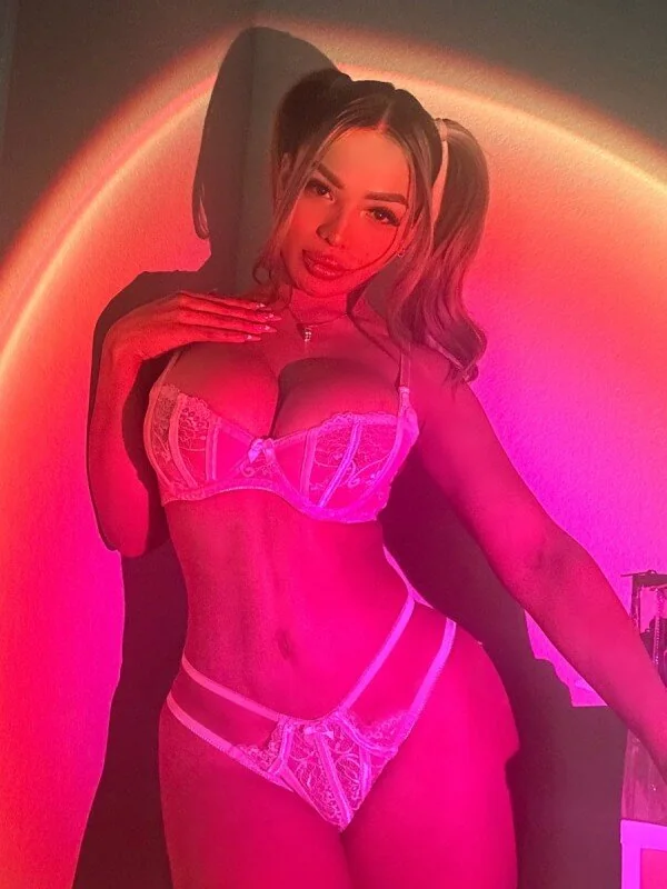 emmeline_glam OnlyFans profile