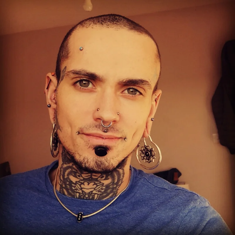 Emome92 OnlyFans Profile Emome92 OnlyFans Tattooed and Pierced Creator