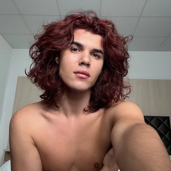 Erosmendesz OnlyFans creator with intimate content