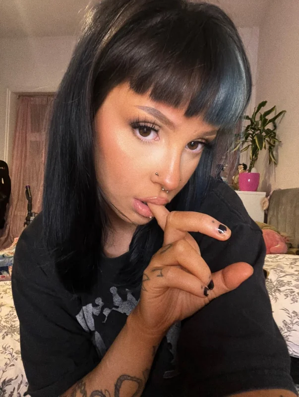 Charlotte - OnlyFans Creator Profile Picture